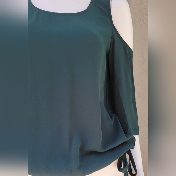 New York & Co forest green cold shoulder adjustable waist ribbon top size SX - Picture 4 of 12